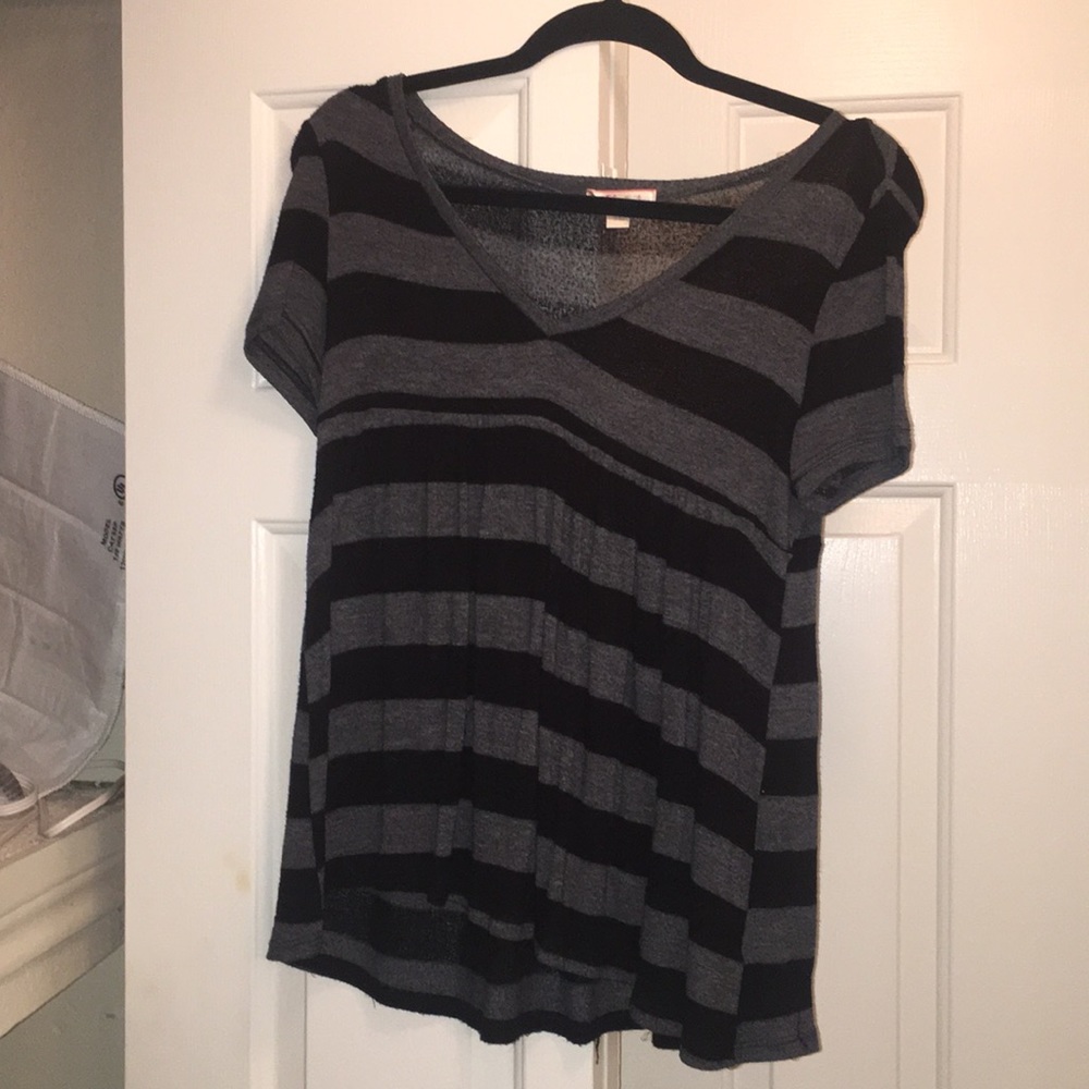 Black and grey short sleeved sweater